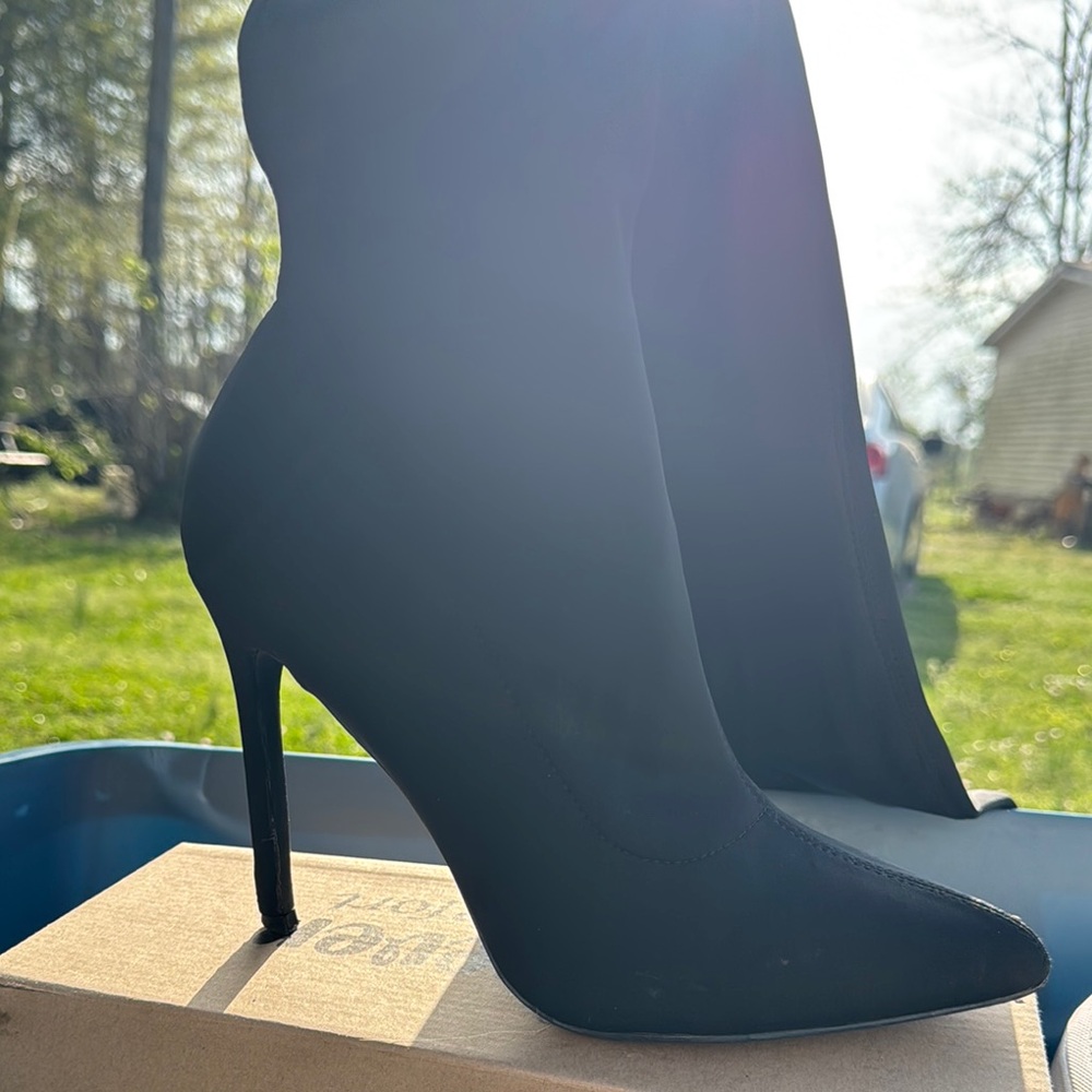 Elegant Black Stiletto Heel Boots